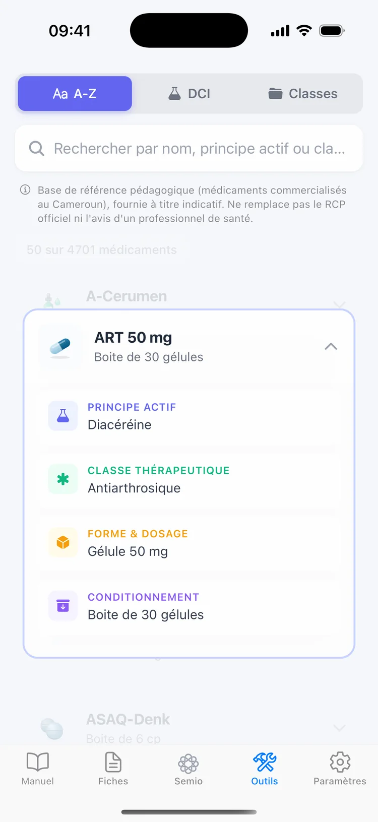 Fiche d'un médicament dépliée : principe actif, classe thérapeutique, forme et conditionnement